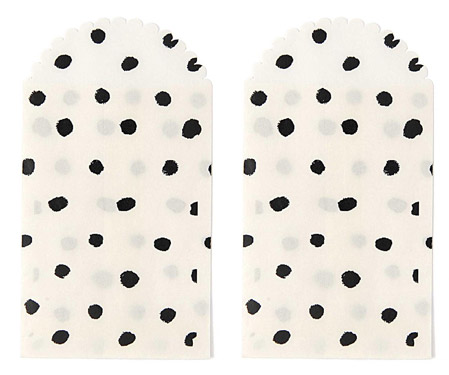 PAPIERTÜTCHEN-schwarze-Punkte