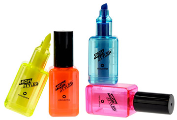 Textmarker Nagellack füllen